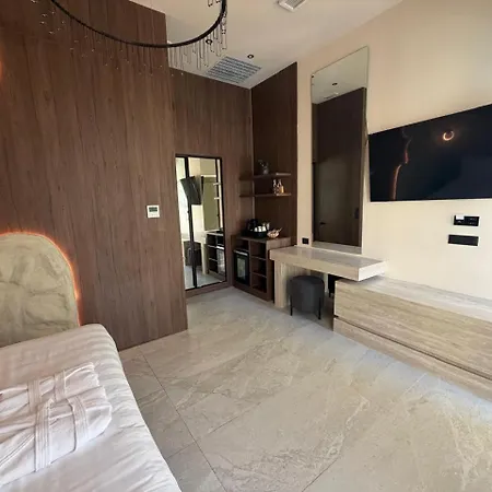 Theretra Center Aparthotel 4*