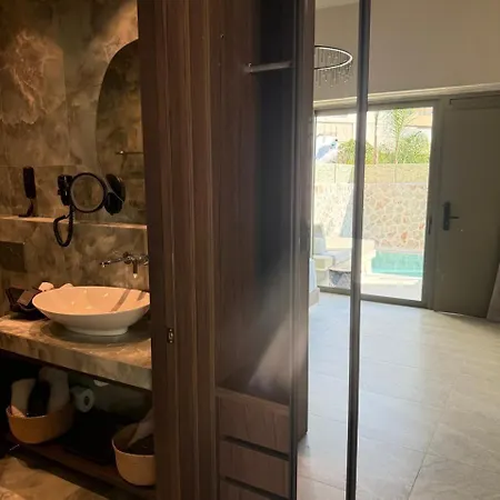 Theretra Center Aparthotel