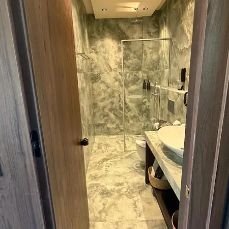 Aparthotel Theretra Center 4*